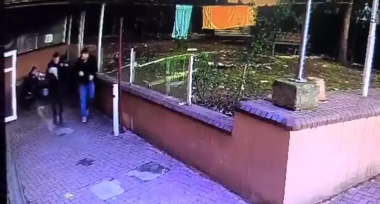 Bursa'da Alışveriş Merkezinden Atılan Kola Şişesi, İtfaiye Personelini Son Anda Kurtardı