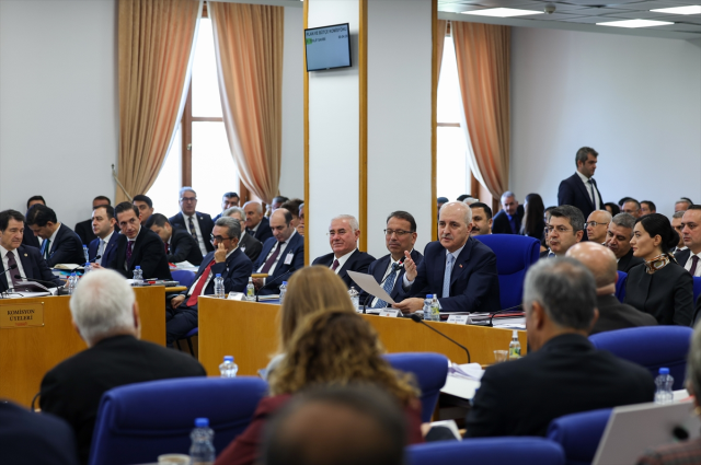 Bütçe Komisyonu'nda Numan Kurtulmuş salonu terk etti: Bu çok ağır bir hakaret 3 butce komisyonu nda numan kurtulmus salonu terk 19206006 4277 m