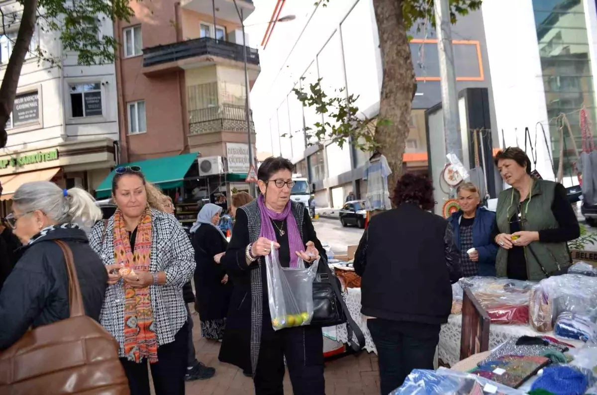 Bilecik'te Kadınların Üretici Pazarı: Burs İçin El Emeği Ürünler Satılıyor
