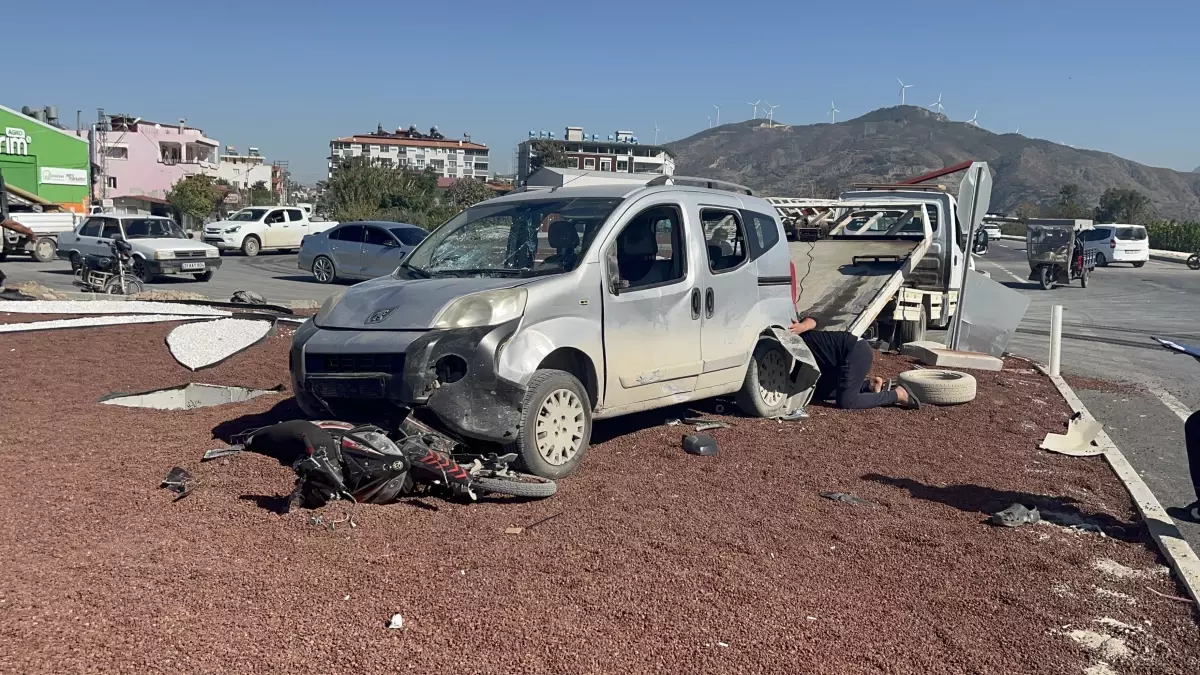 Hatay'da ticari araç motosikletlere çarptı: 6 yaralı