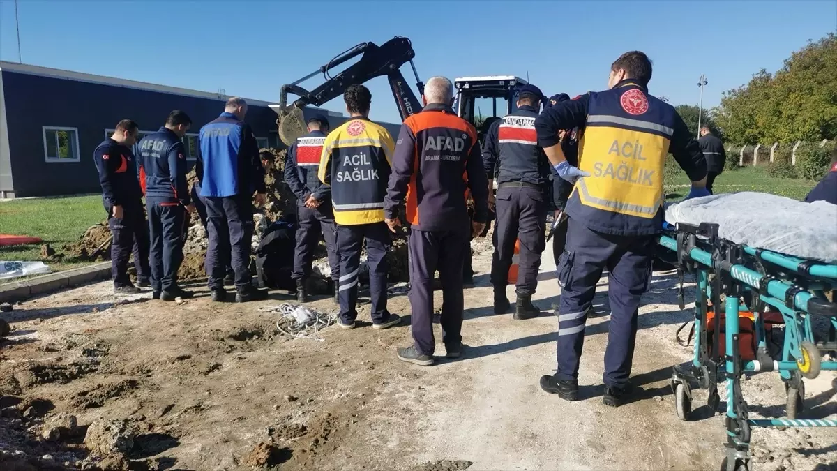 Lüleburgaz'da İnşaat Alanında Toprak Kayması: Bir İşçi Yaralandı