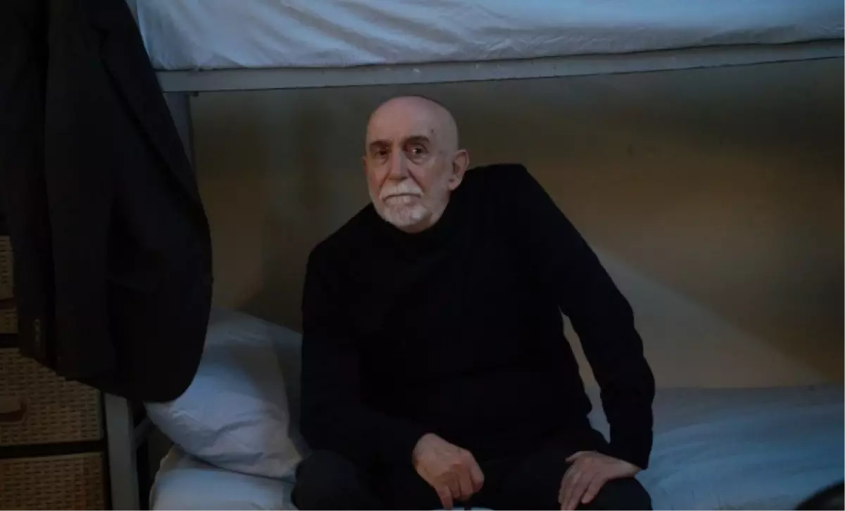 Kızılcık Şerbeti Hikmet kimdir?