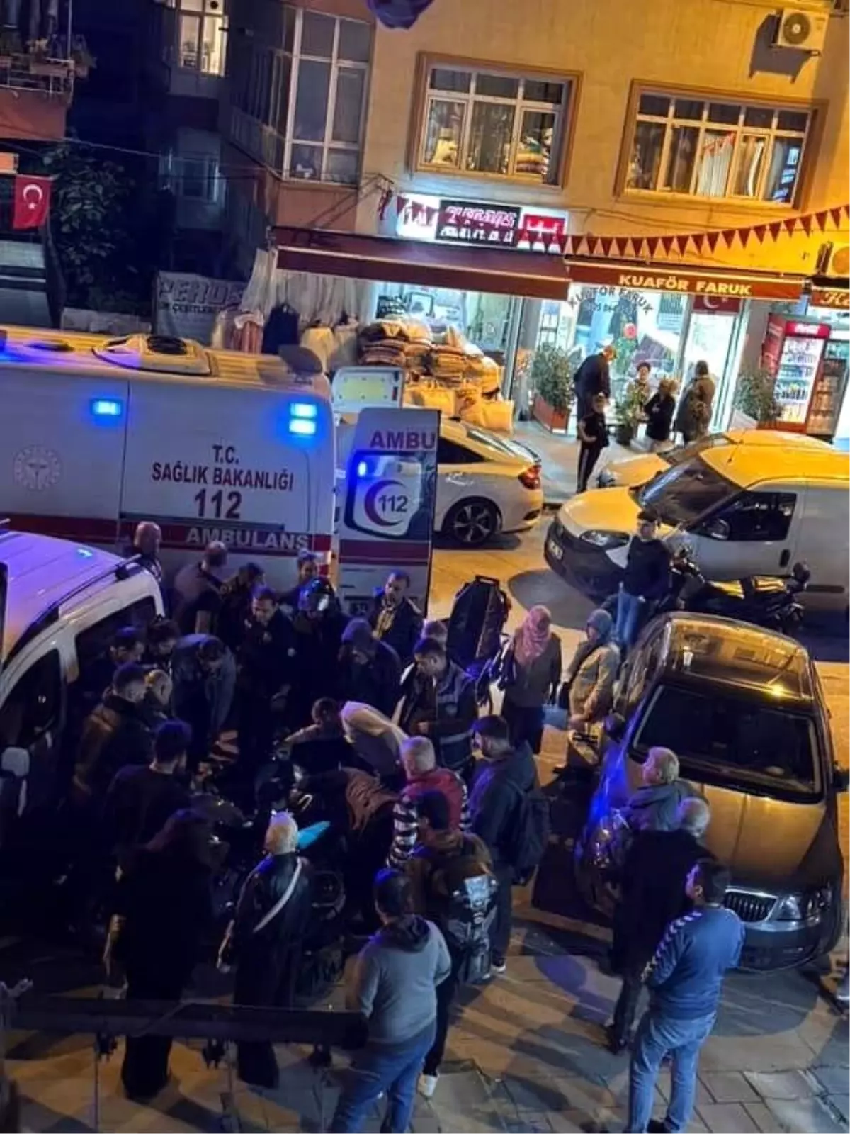 Küçükçekmece'de Motosiklet Kazası: Sürücü Pedala Sıkıştı