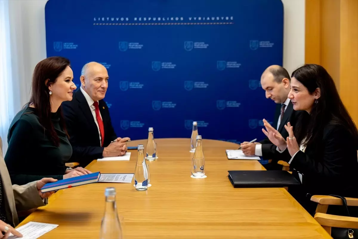 Litvanya Başbakanı Ruginiene Türkiye'nin Büyükelçisini Kabul Etti.