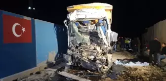 Mardin'de Tırla Çarpışan Kamyonun Sürücüsü Hayatını Kaybetti