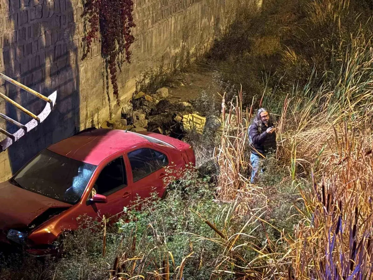 Kayseri'de Otomobil 5 Metrelik Kanala Uçtu