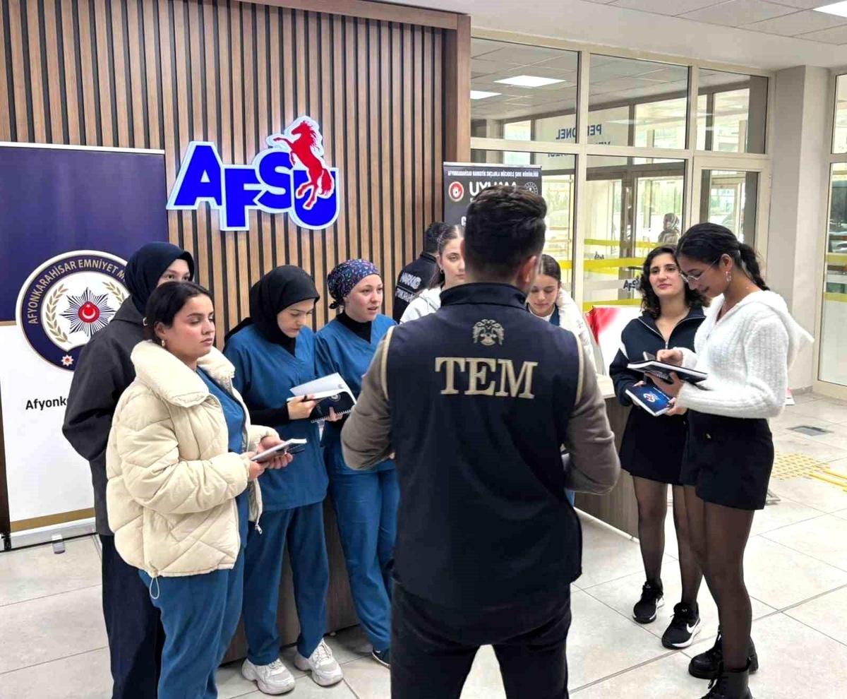 Afyonkarahisar'da Üniversite Öğrencilerine Terör ve Uyuşturucu ile Mücadele Eğitimi
