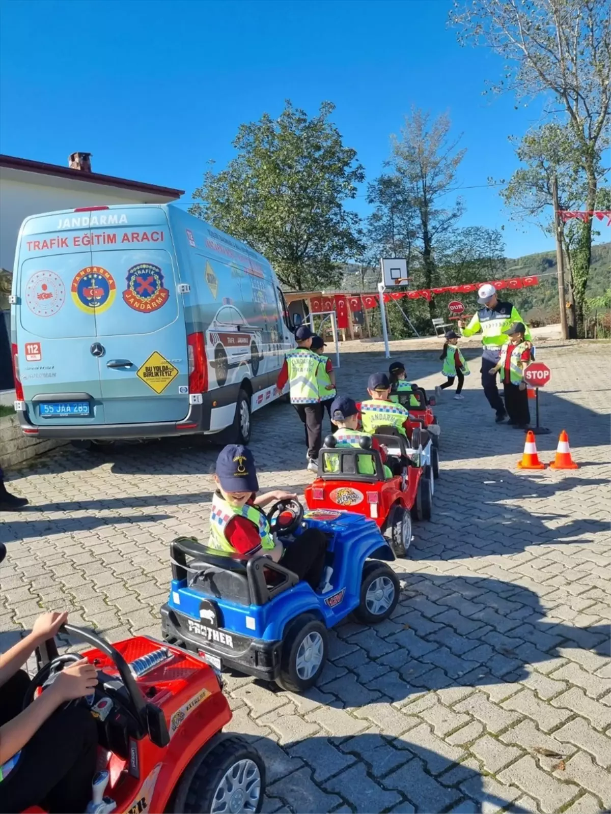 Tekkeköy'de Öğrencilere Uygulamalı Trafik Güvenliği Eğitimi