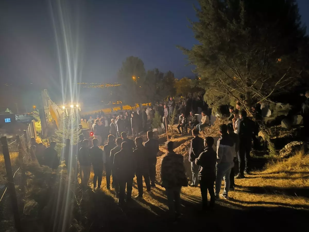 Siirt'te Hamile Kadın ve Amcasının Cenazeleri Defnedildi