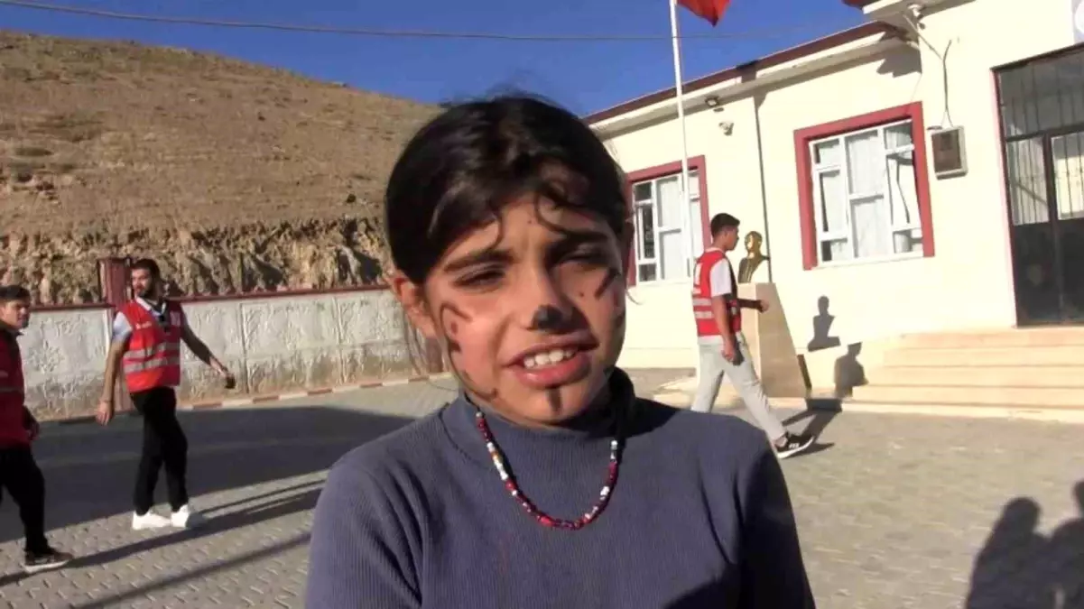 Siirt'te Kızılay Haftası Etkinlikleri: İlkokul Öğrencilerine İlk Yardım Eğitimi