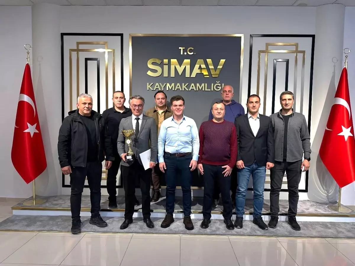 Simav Kaymakamı, Voleybol Takımını Ağırladı