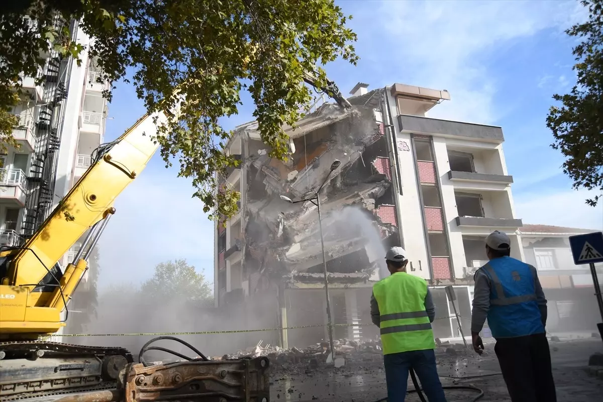 Sındırgı'daki Deprem Sonrası Enkaz Kaldırma ve Yıkım Çalışmaları Tamamlandı