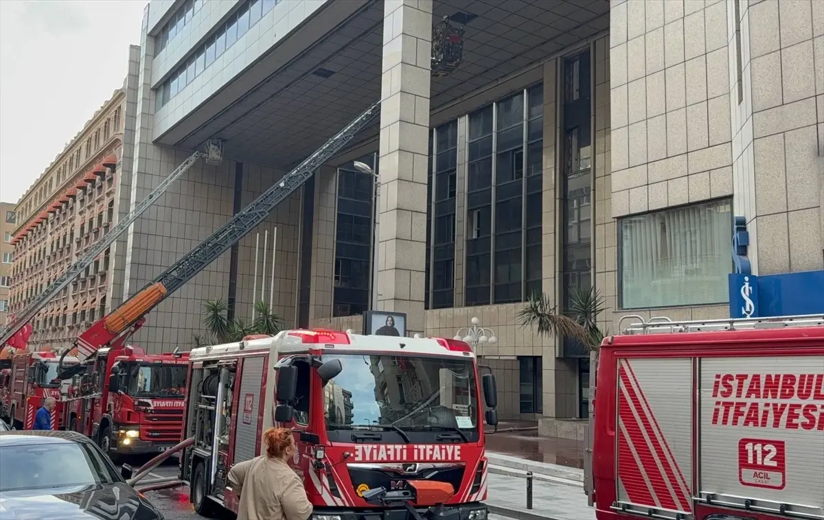 Şişli'de İş Merkezinde Yangın