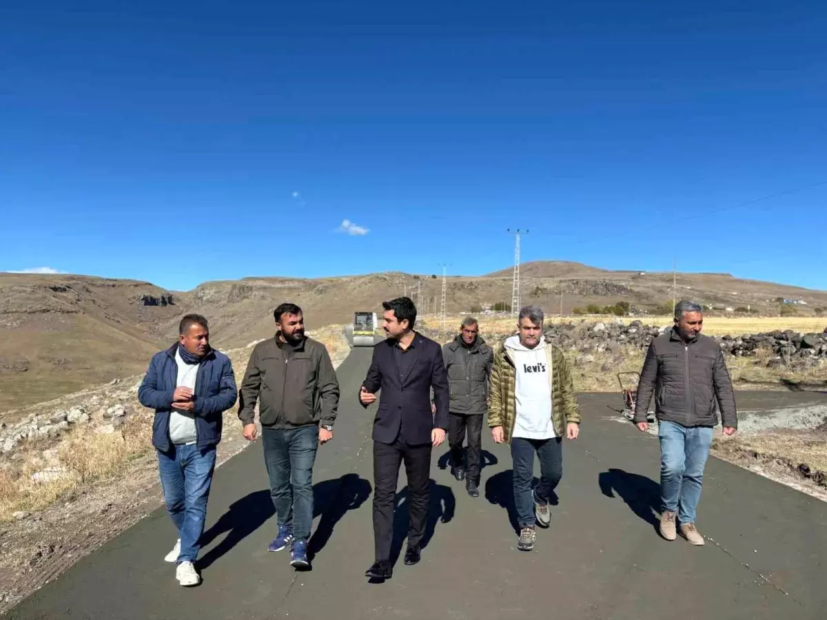 Susuz'da Köy Yolları Betonlaşıyor, Vatandaşlar Mutlu