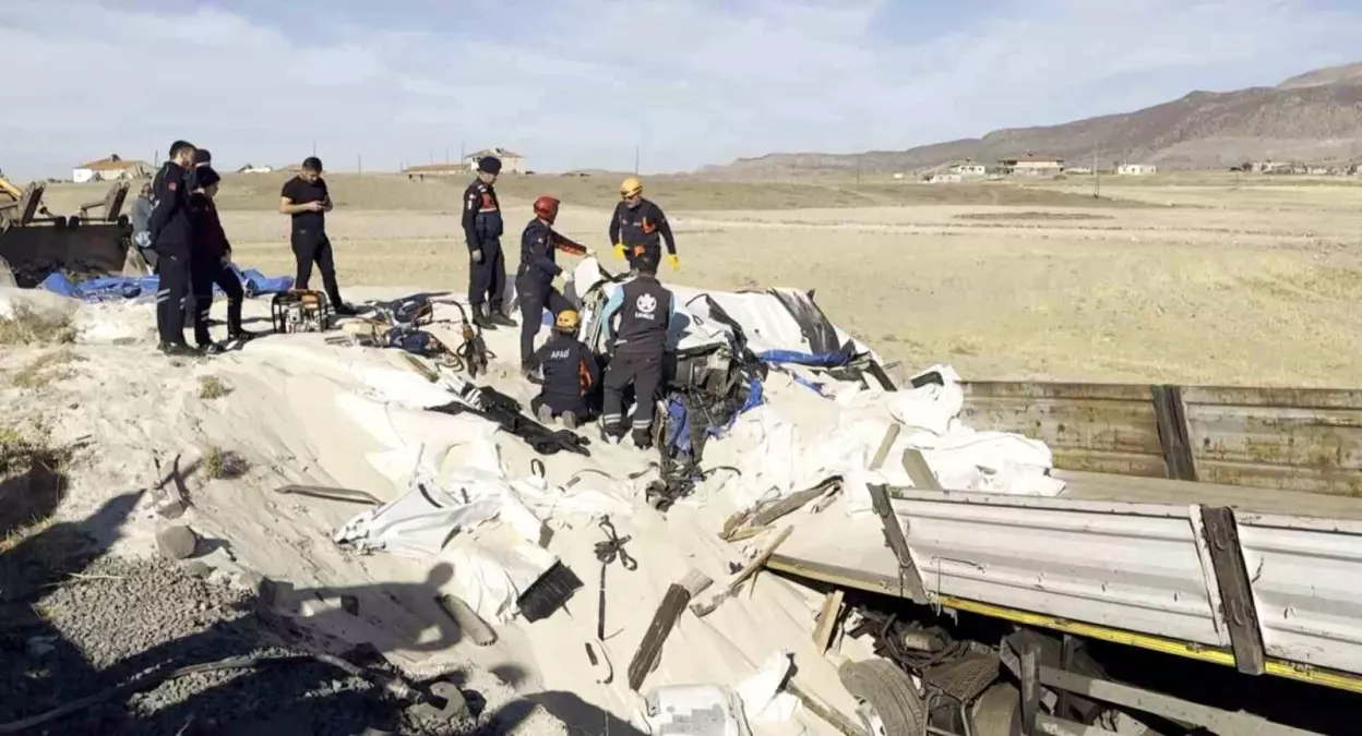 Aksaray'da Tır Kazasında Sürücü Hayatını Kaybetti