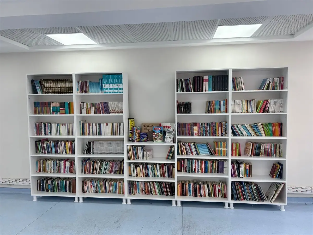 Turhal Atatürk Ortaokulu Kütüphanesini Yeniledi