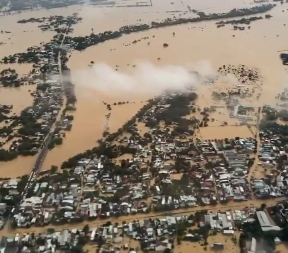Vietnam'da Şiddetli Yağışlar Sel Felaketine Neden Oldu: 13 Ölü