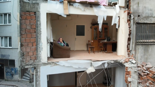 zeytinburnu nda yikim sirasinda ilginc goruntu 19207242 6820 m