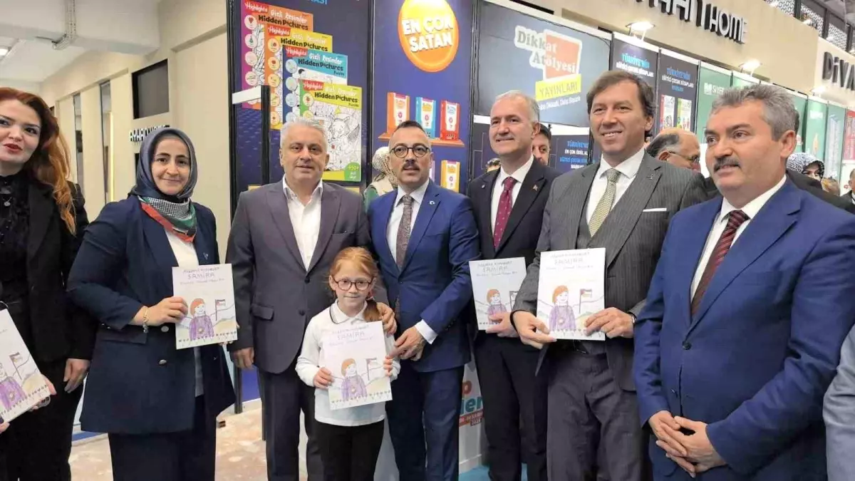 9 Yaşındaki Aslıhan Karakurt'tan Filistin'e Destek: 'Filistin'e Dönmek İsteyen Kız' Kitabı