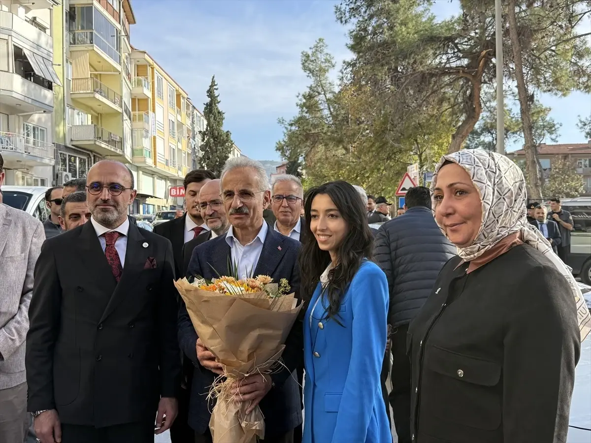 Bakan Uraloğlu, AK Parti Burdur İl Başkanlığı'nda konuştu Açıklaması