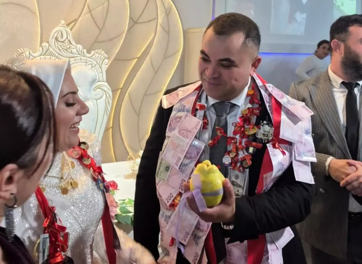 Amasya'da Düğün Şakasında Ayva Hediyesi