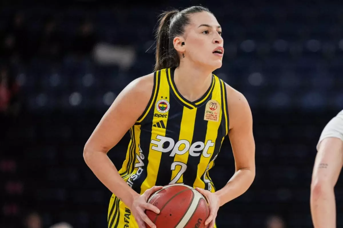 Fenerbahçeli Sevgi Uzun'dan, Kadınlar Basketbol Süper Ligi'nde 1000. sayı