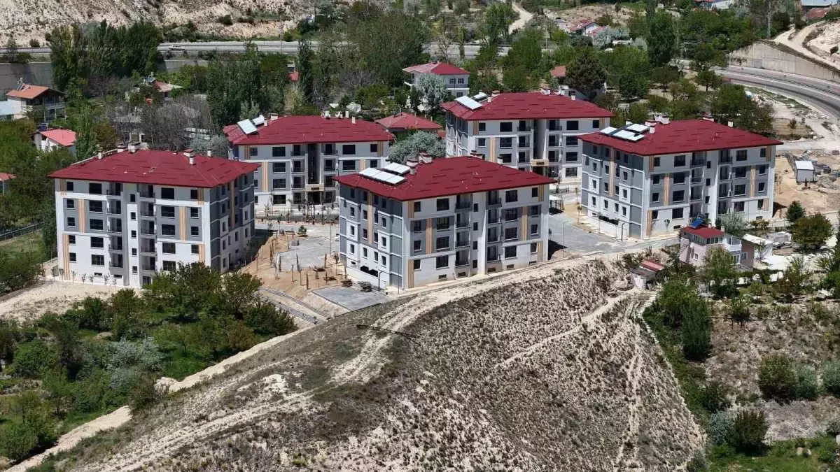 Sivas'ın Gürün İlçesinde Depremzedelere 1. Etap Konutlar Teslim Edildi