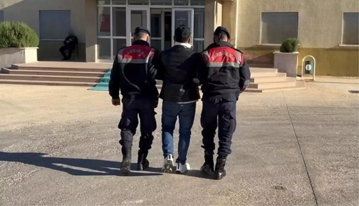 Kesinleşmiş 31 yıl hapis cezasıyla aranan şahsı jandarma yakaladı