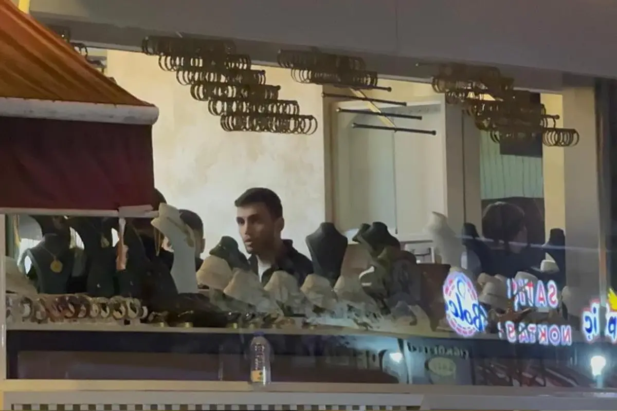 Kuyumcuda tahliye alarmı! Altınların peşine düştü, dakikalar içinde topladı