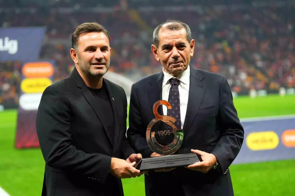 Okan Buruk'a 100. Galibiyet Plaketi