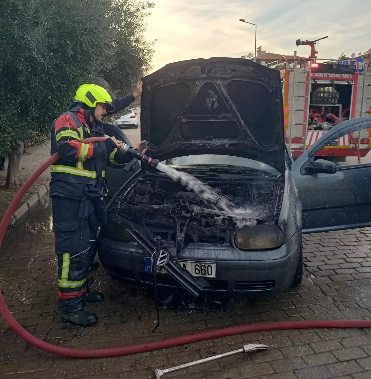 Aydın'da Seyir Halindeki Otomobil Alev Aldı