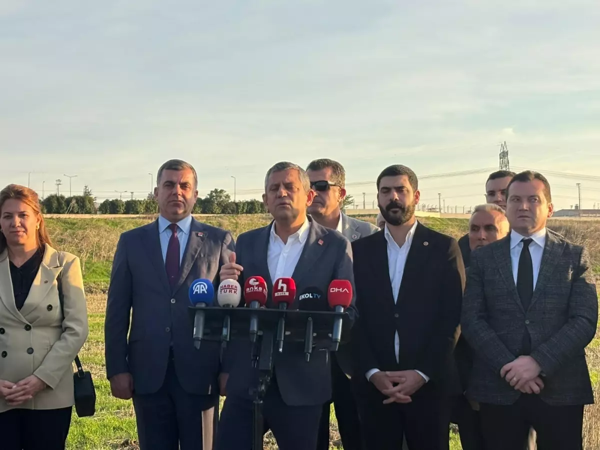 Özgür Özel, Ekrem İmamoğlu'nu Silivri'de Ziyaret Etti