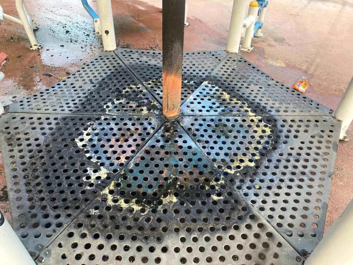 Pamukkale'de Parkta Ateşle Oynayan Çocuklar Oyuncağı Yaktı