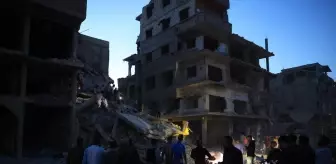 Şam'da Yermuk Kampı'nda Bina Çöktü