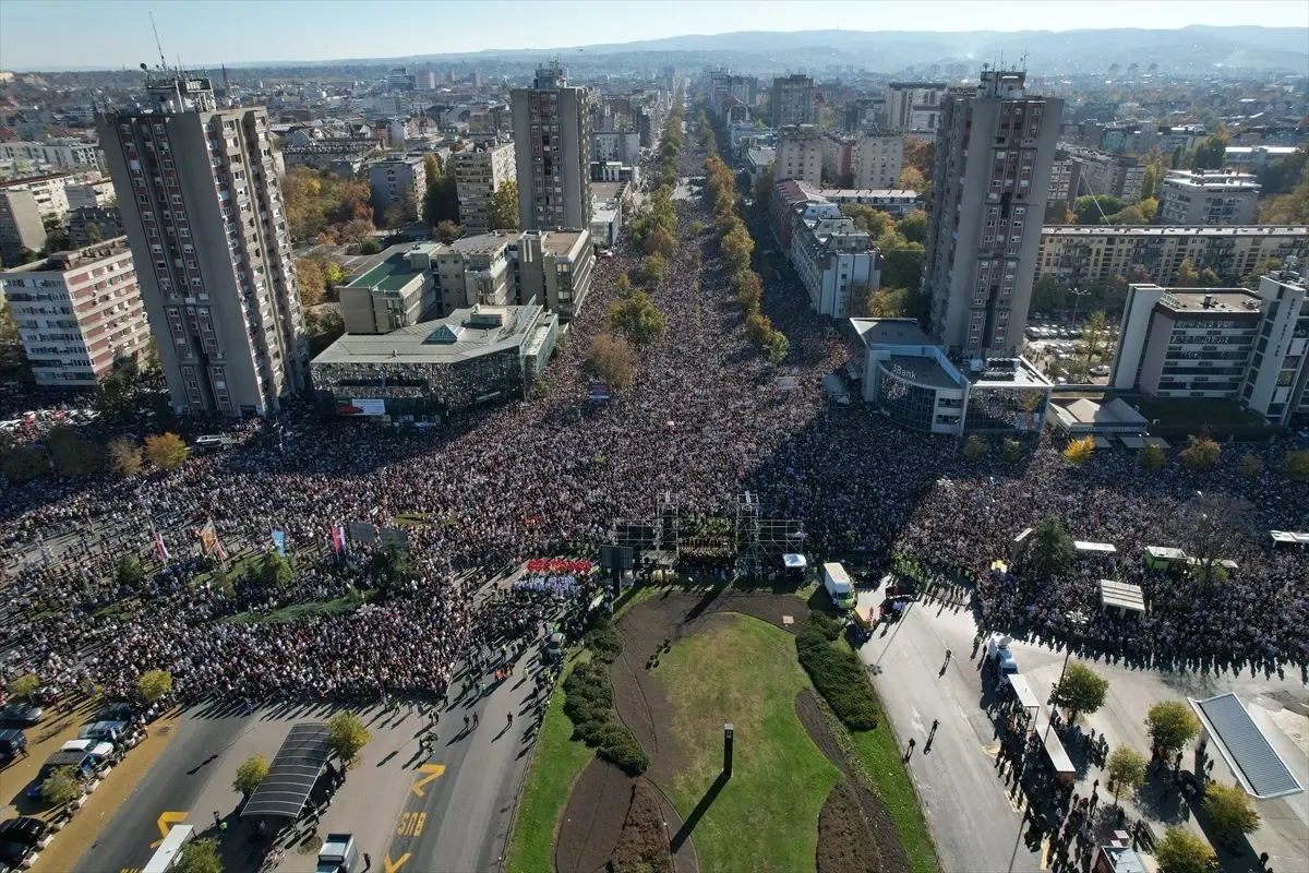 Novi Sad'da 16 Kişi İçin Anma Töreni Düzenlendi