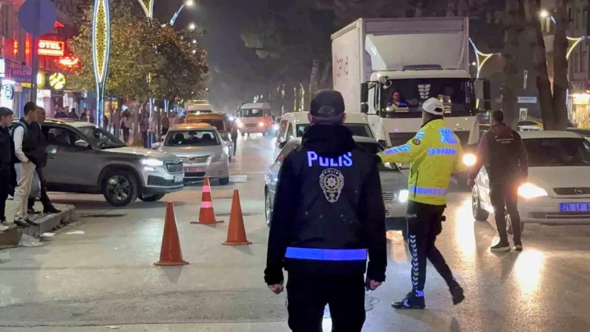 Tatvan'da Şok Aranan Şahıslar Uygulaması: 953 Kişi Kontrol Edildi