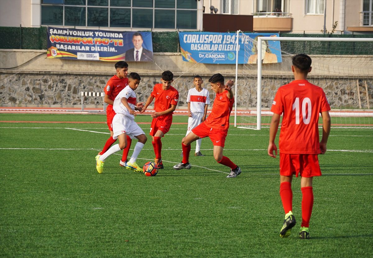 Tekirdağ'da Roman Çocuklar Dostluk Maçı Düzenlendi