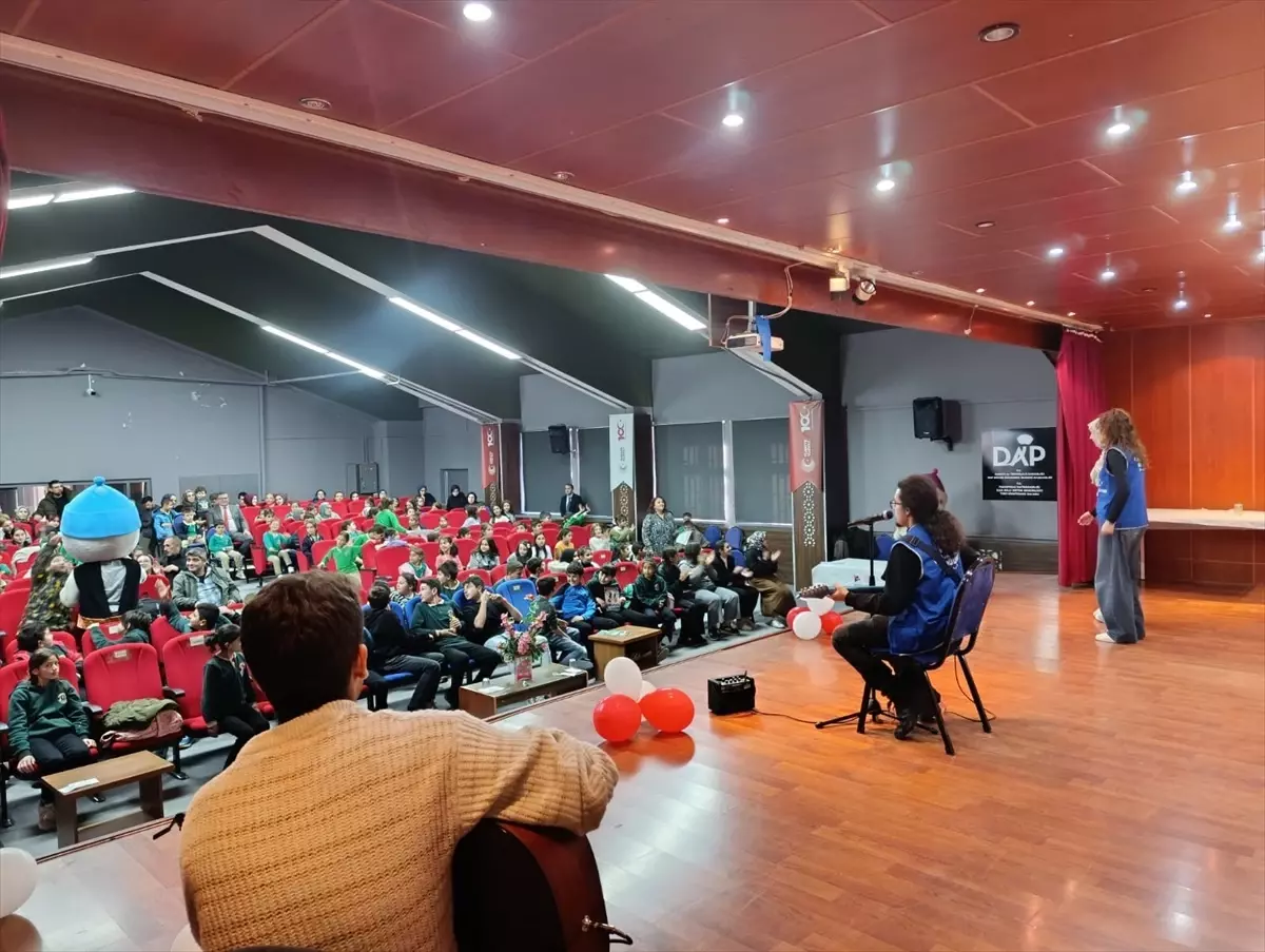 Yeşilay Gönüllüleri, Öğrencilere Bağımlılıkla Mücadele Eğitimi Verdi