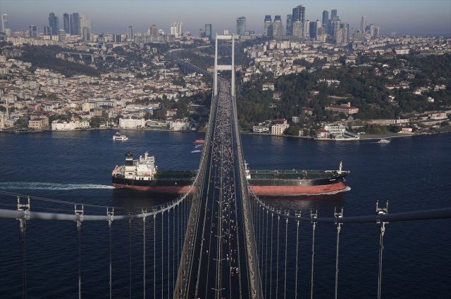 47 istanbul maratonu start aldi 19210436 3033 m