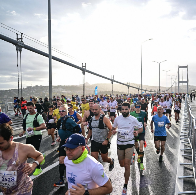 47 istanbul maratonu start aldi 19210436 7111 m