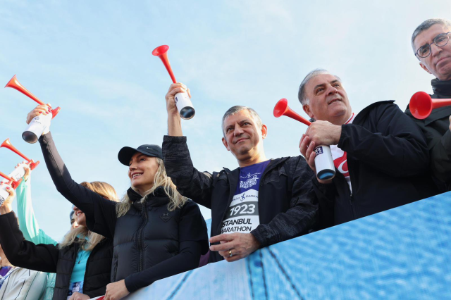 47 istanbul maratonu start aldi 19210436 8449 m