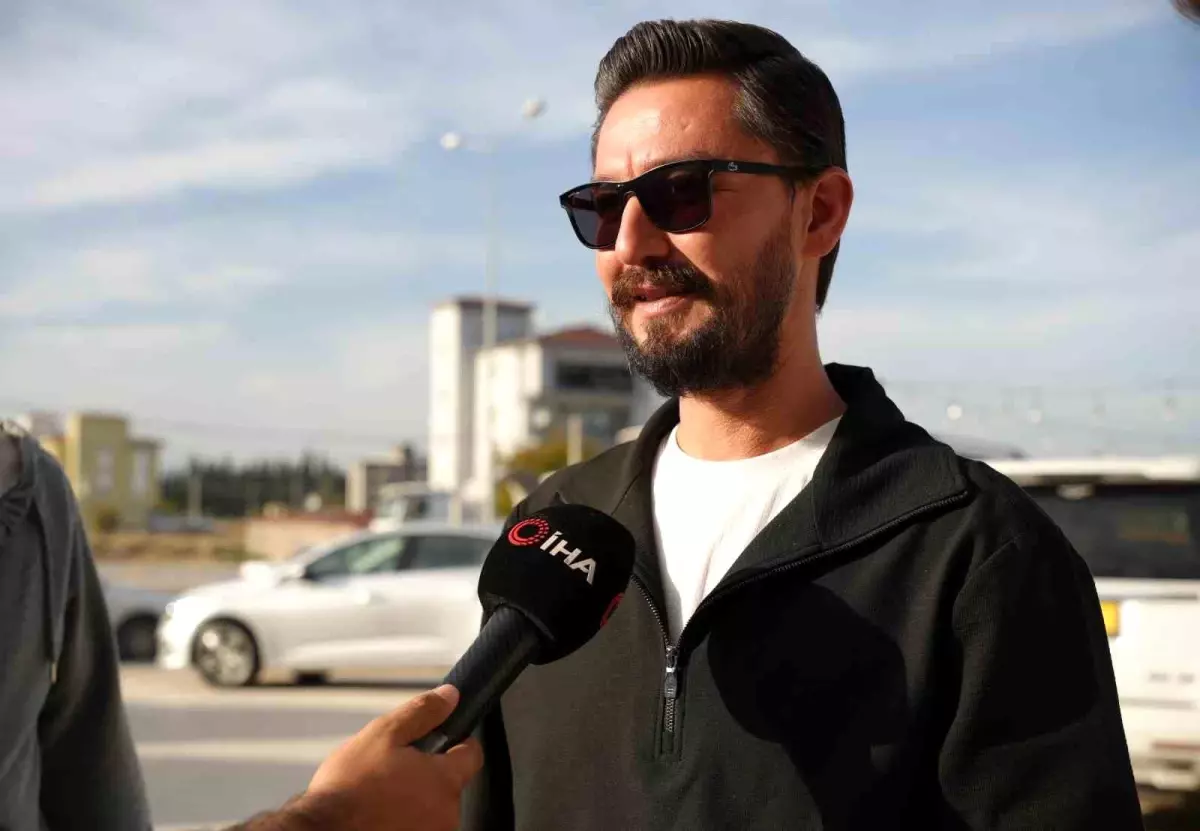 Denizli'de Galerici Avukat Cübbesiyle Araç Tanıttı, Tepki Topladı