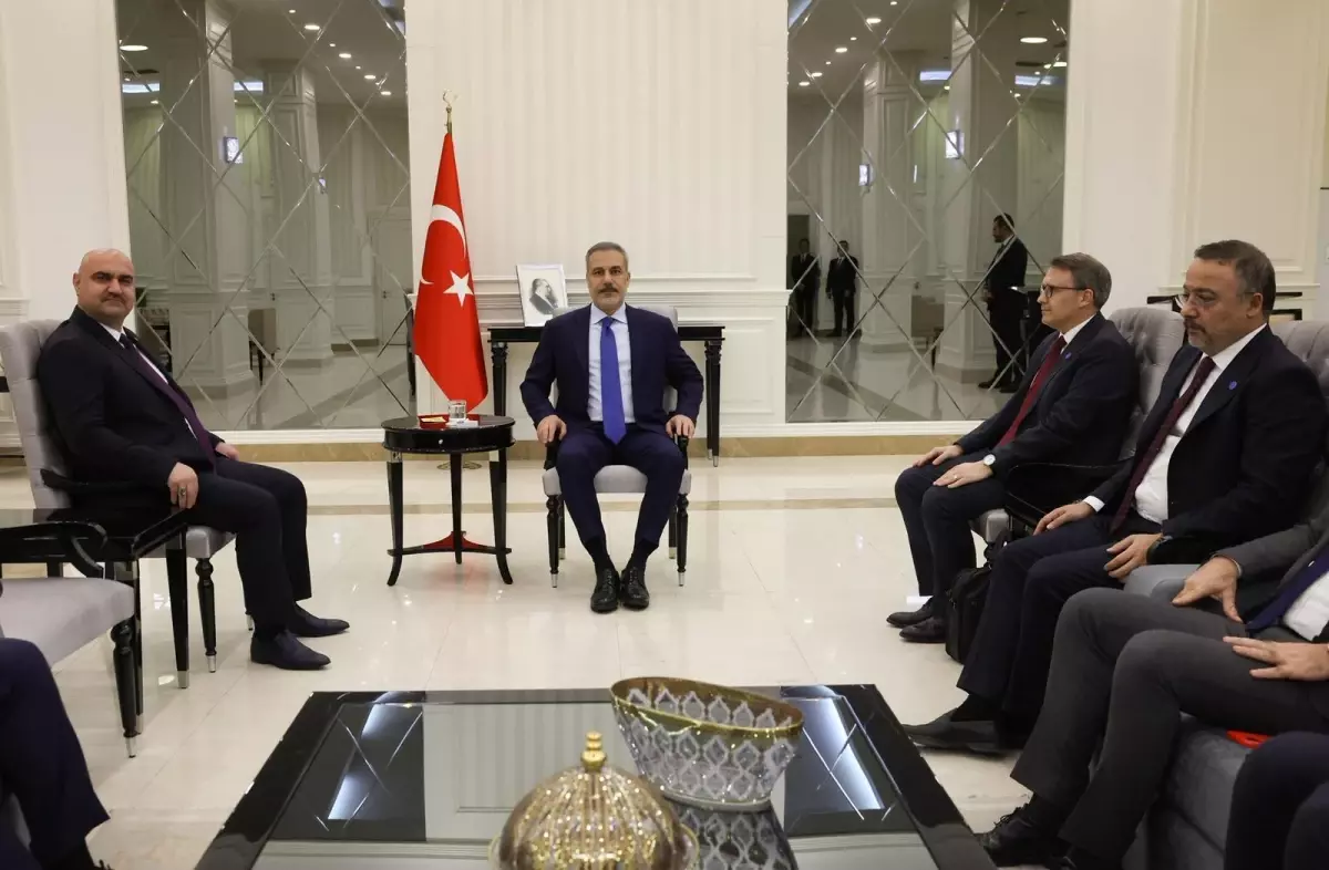 Hakan Fidan Irak Türkmen Cephesi Başkanı ile Görüştü