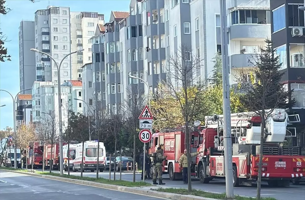 Başakşehir'de Yangın: 2 Kişi Hastaneye Kaldırıldı