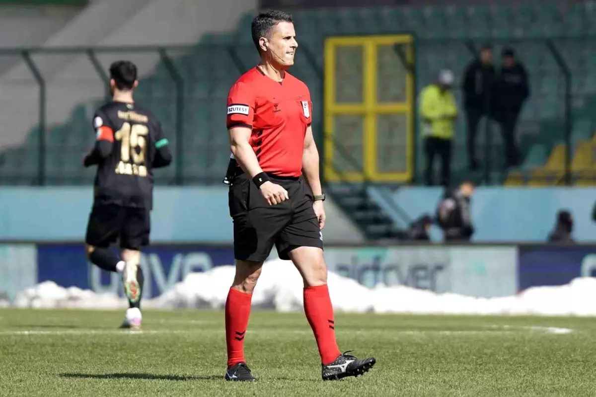 Beşiktaş-Fenerbahçe Derbisinin Hakem Kadrosu Açıklandı