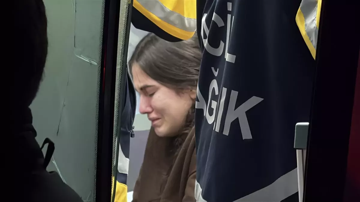 Beyoğlu'nda Elektrik Tesisatından Yangın Çıktı: 4 Kişi Kurtarıldı