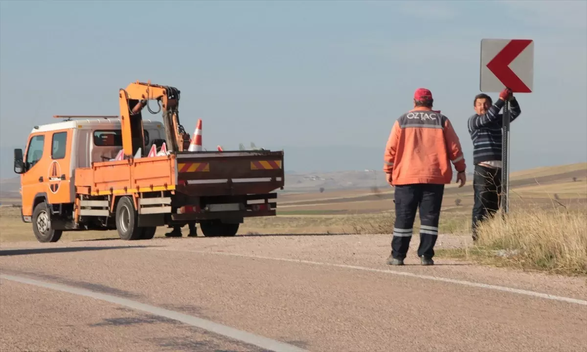 Beypazarı ve Güdül'de Trafik İşaret Levhaları Yenileniyor
