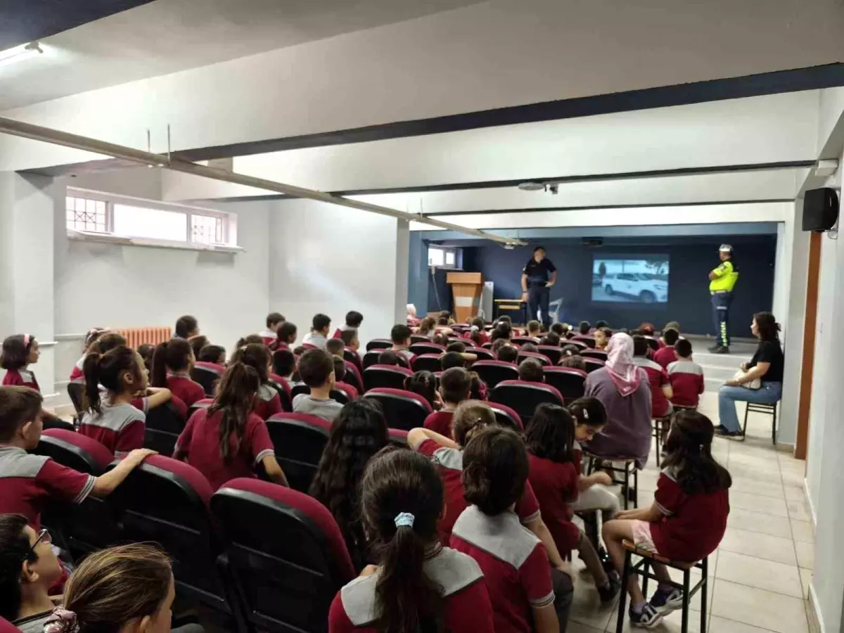 Buharkent'te Kariyer Günleri: Jandarma Teşkilatı Öğrencilere Tanıtıldı