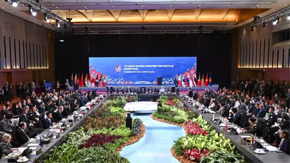 Çin Savunma Bakanı ASEAN Toplantısında Barış ve İşbirliği Vurgusu Yaptı
