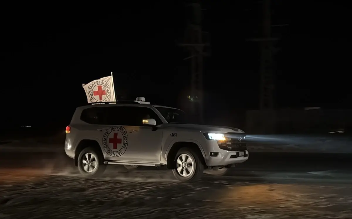 İsrail, Hamas'tan 3 İsrailli esirin cesedini teslim aldı